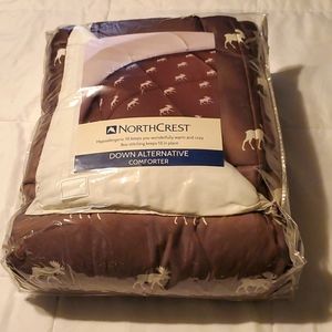 Down alternative comforter